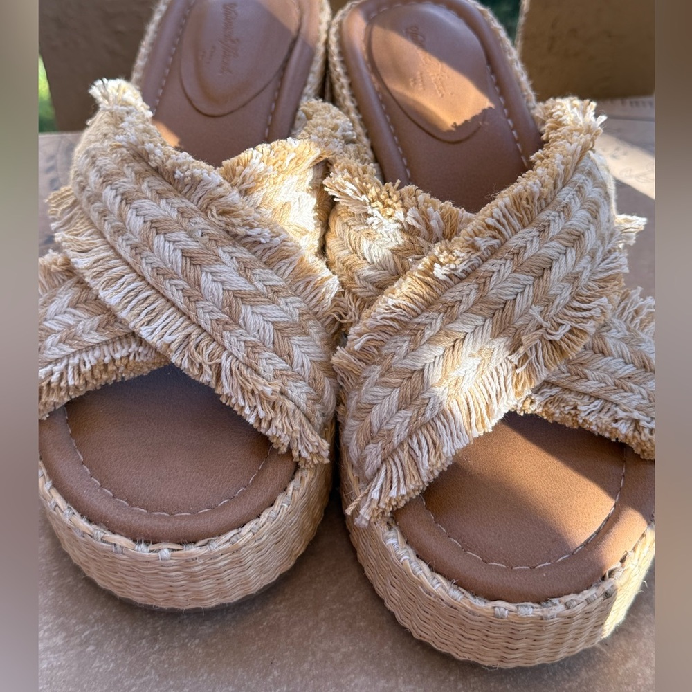 Universal Thread Sandals - image 2